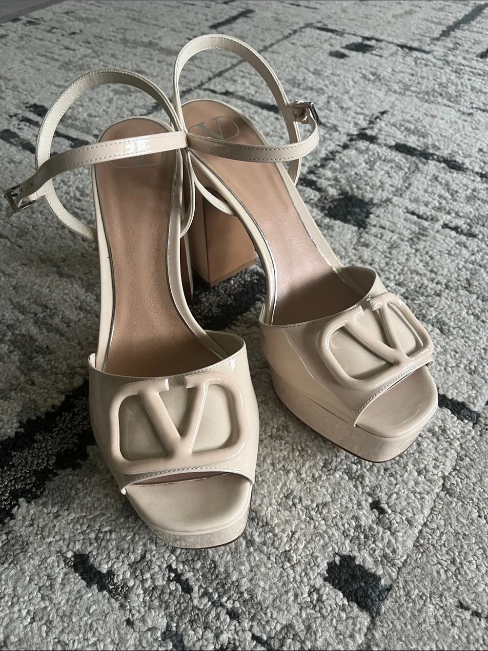 NEW Valentino size 40 Patent Leather Platform Sandals